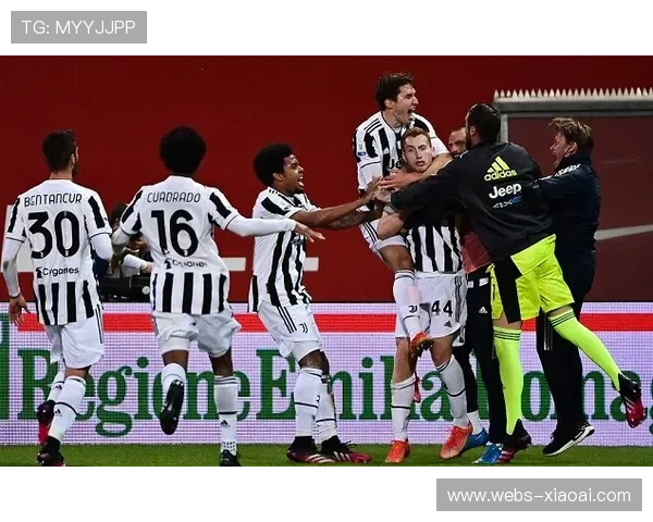 科纳特赛后晒基耶萨搞怪照，利物浦更衣室氛围轻松