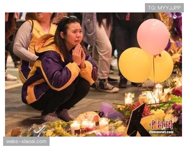 为纪念去世的传奇解说，全场球迷在第7分钟齐声鼓掌